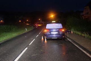 Opilý cyklista na Trutnovsku ležel na silnici, řidič mu přejel nohy - Novinky